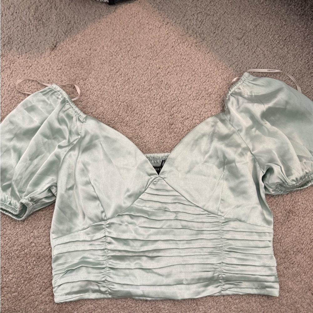 Forever 21 puffy sleeve crop top